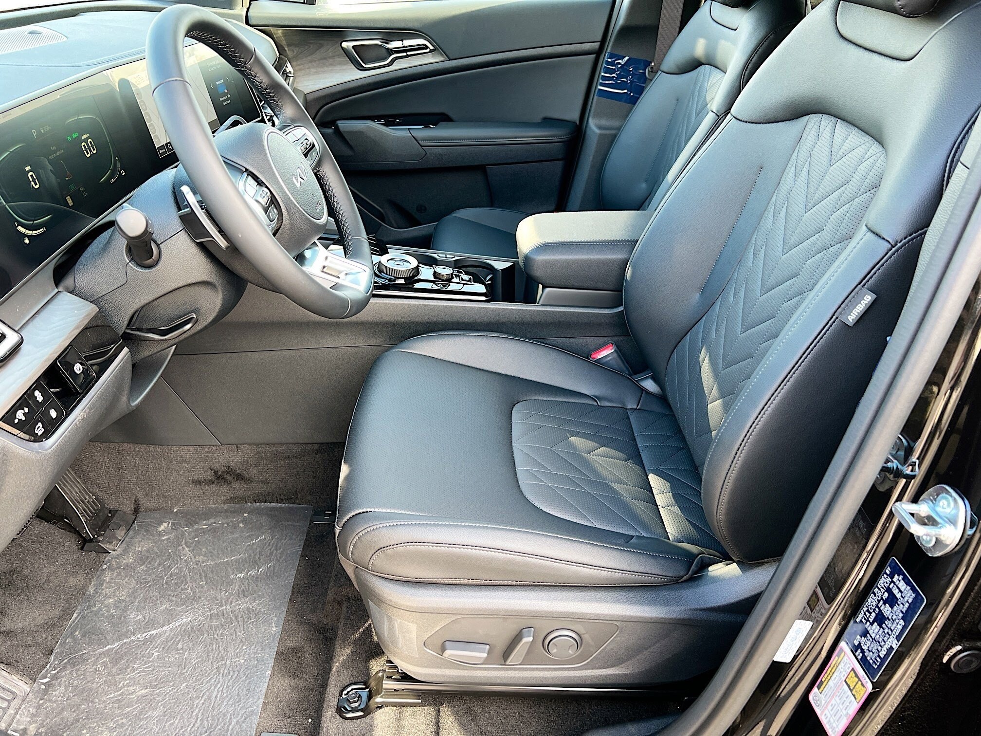 2025 Kia Sportage Plug-In Hybrid X-Line photo 3