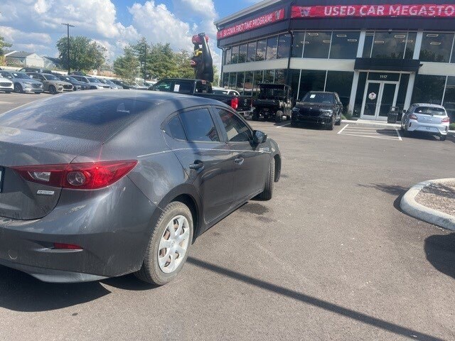 2017 Mazda Mazda3 Sport photo 2