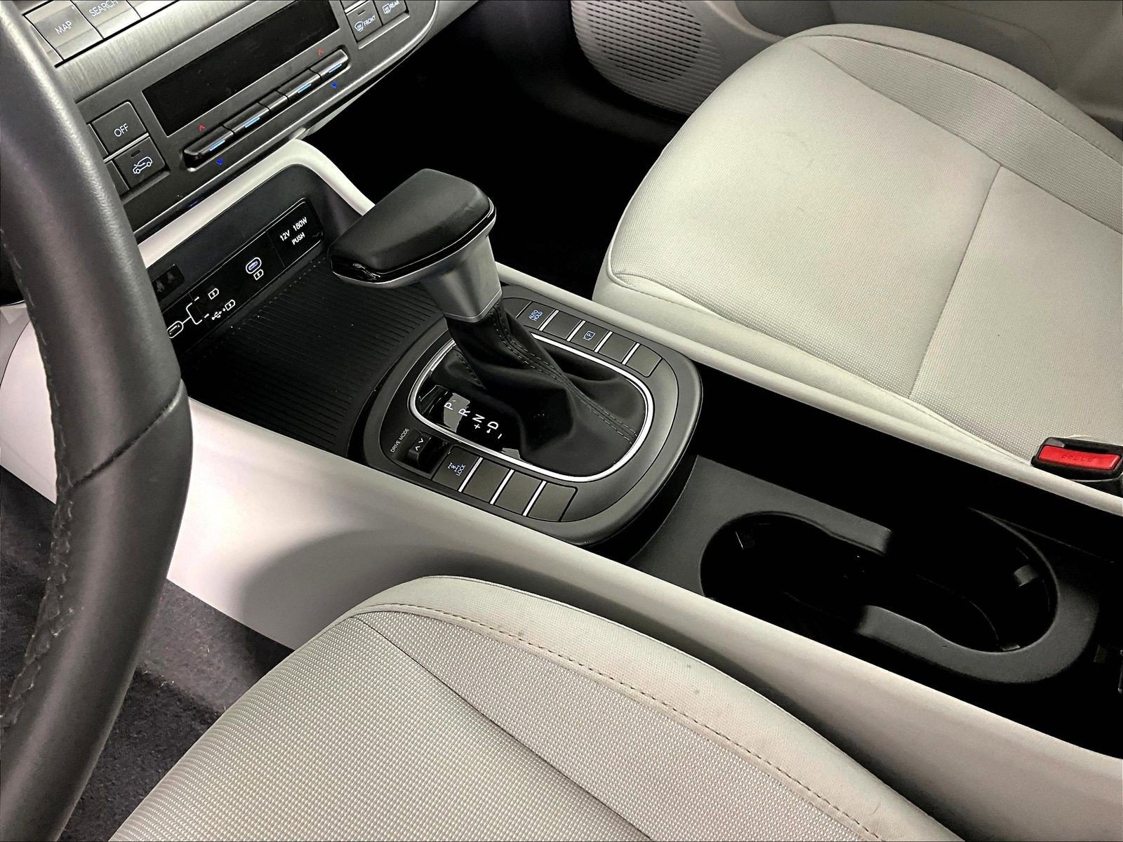 2025 Hyundai Kona SEL - Photo 16