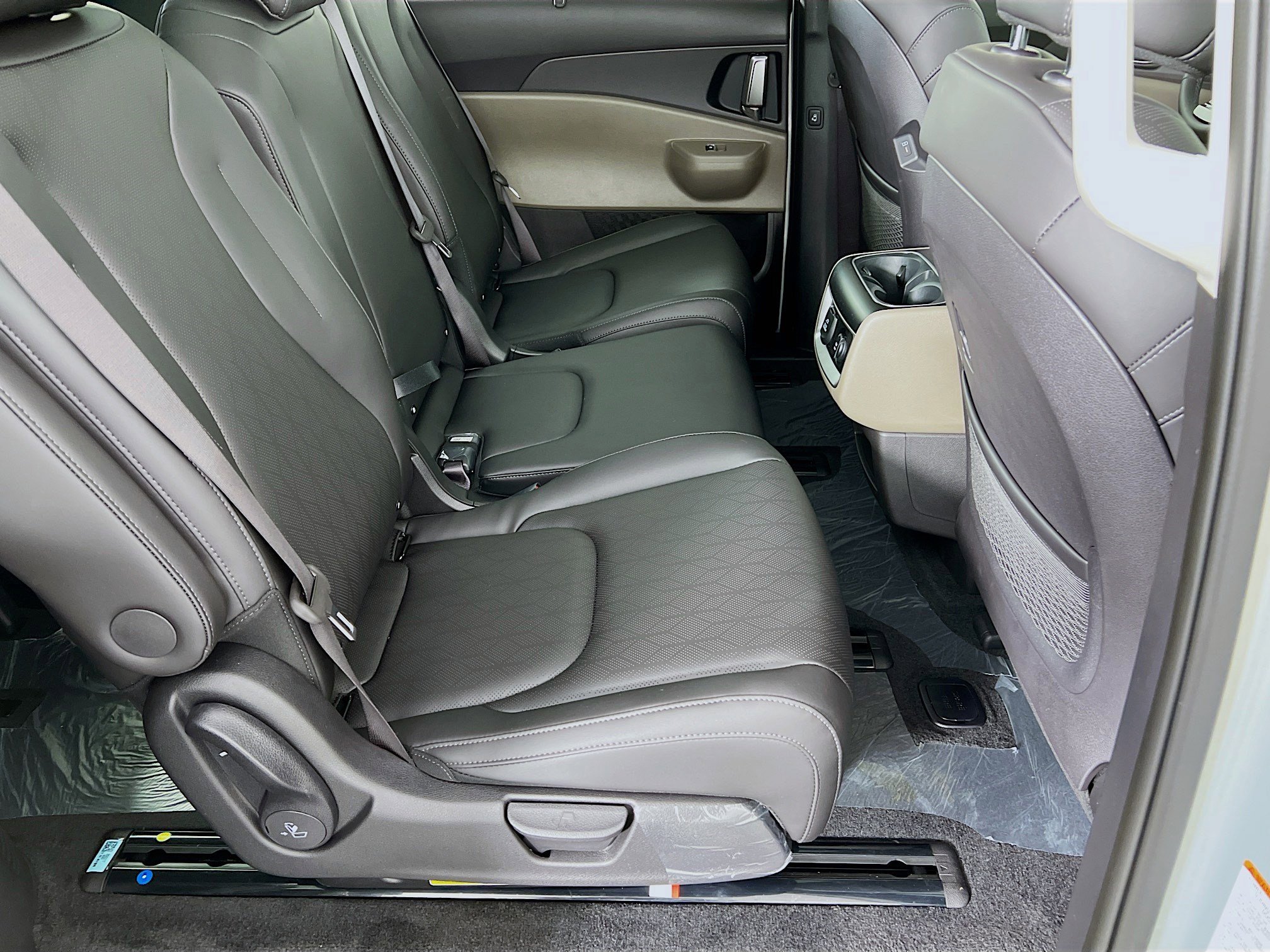 2025 Kia Carnival SX - Photo 24