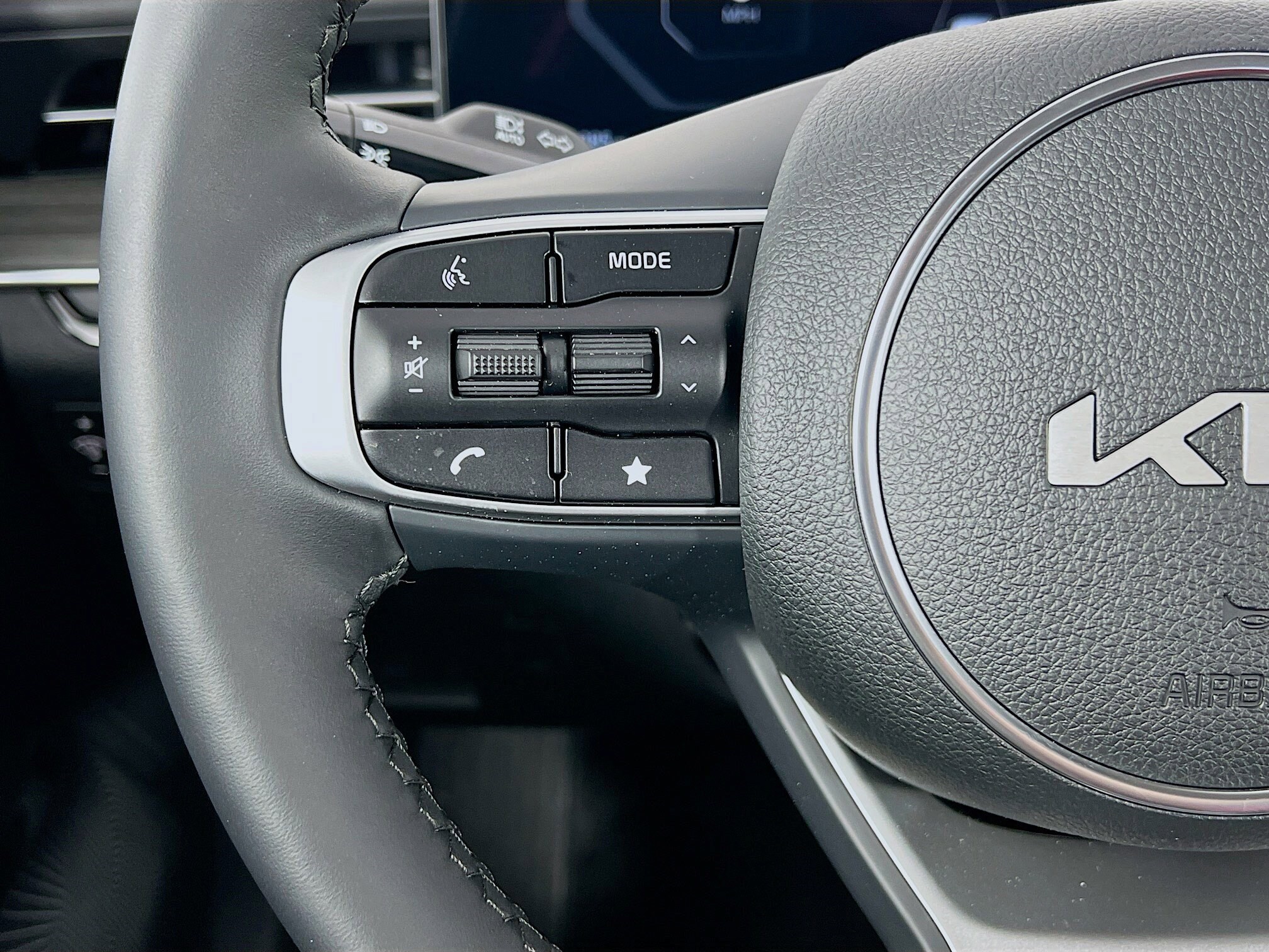 2025 Kia K5 EX - Photo 15