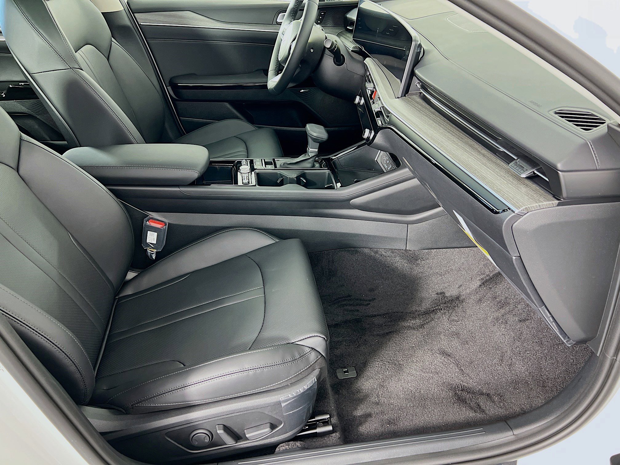 2025 Kia K5 EX - Photo 24