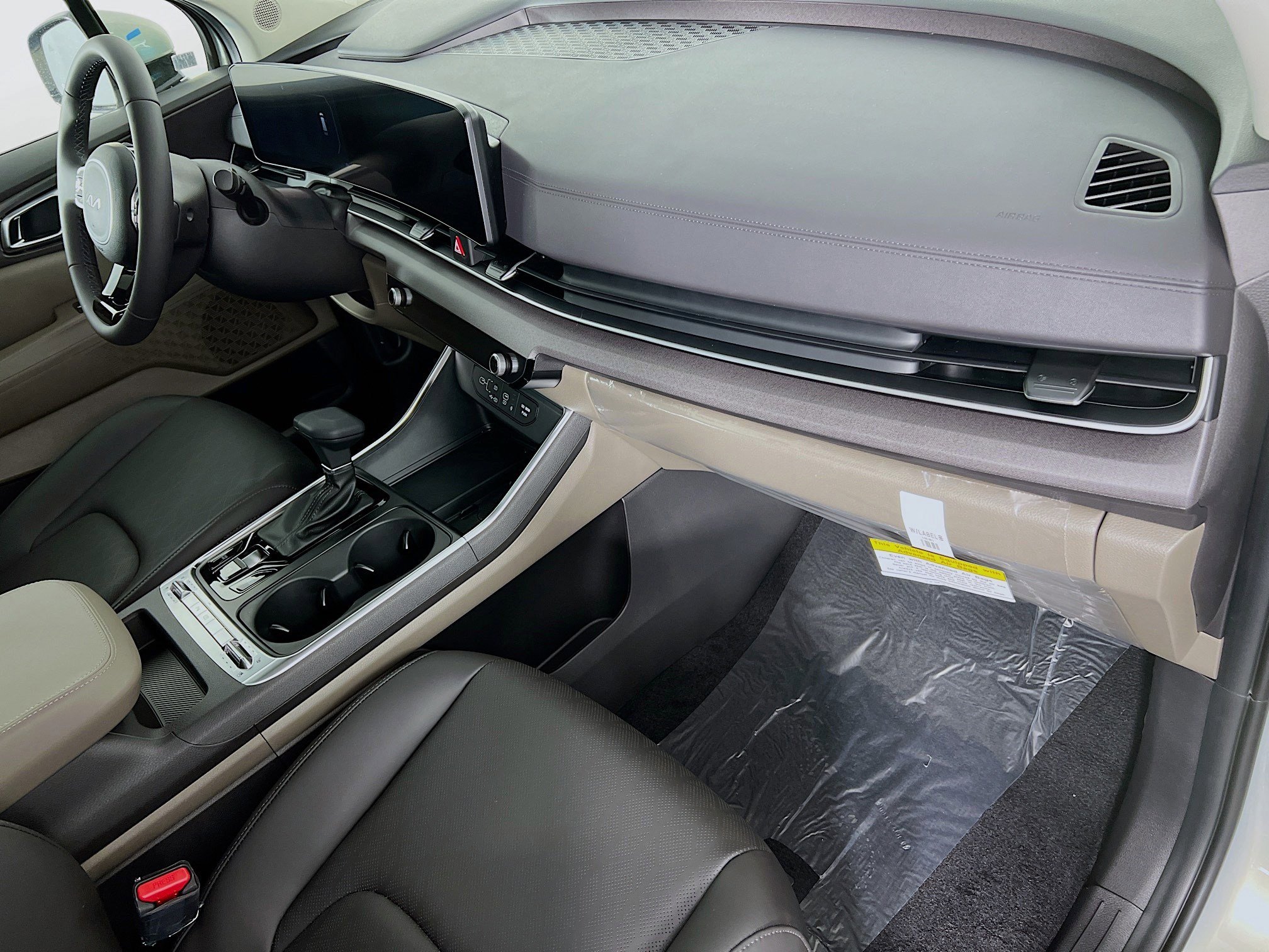 2025 Kia Carnival SX - Photo 22