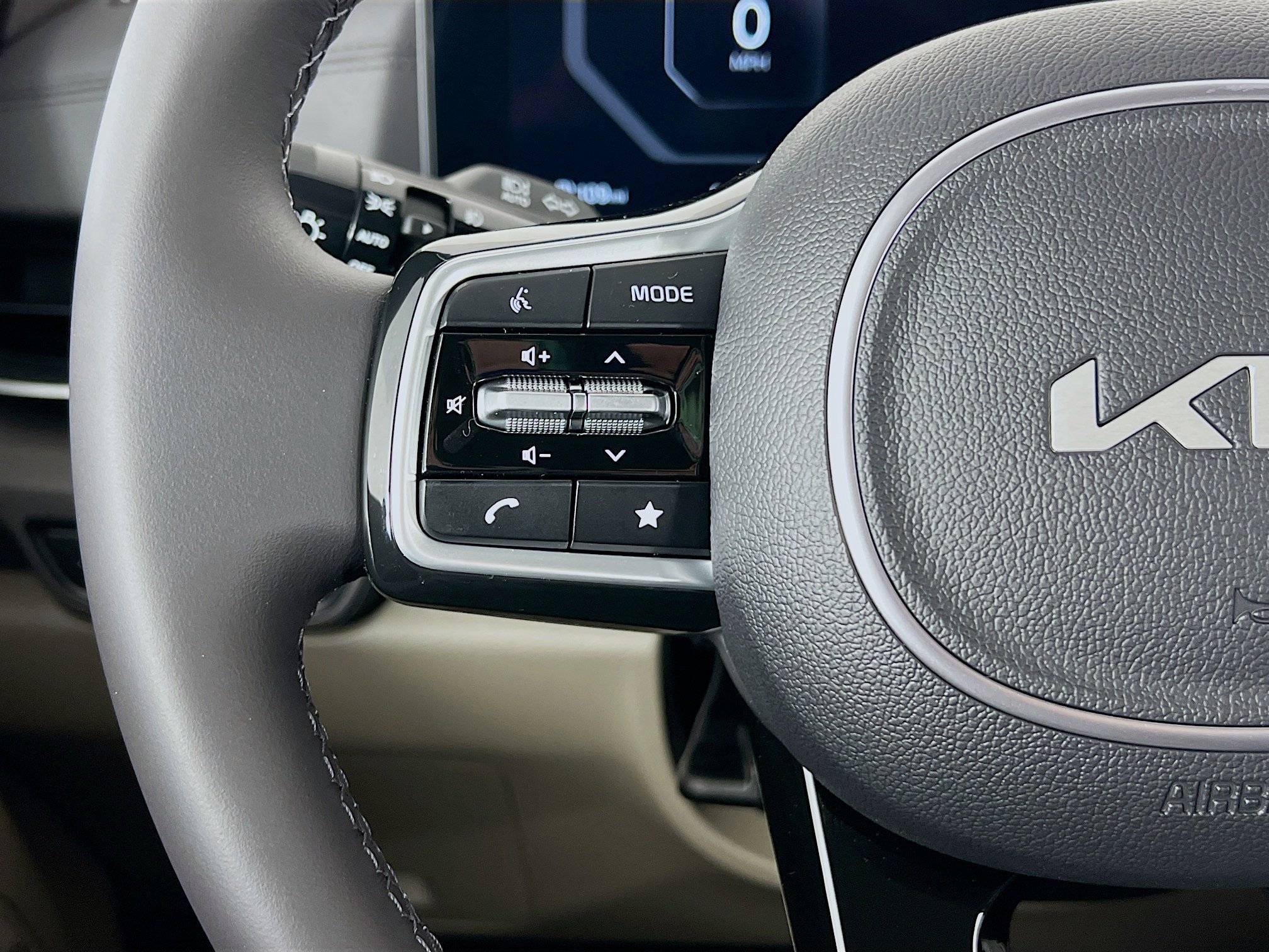 2025 Kia Carnival SX - Photo 15