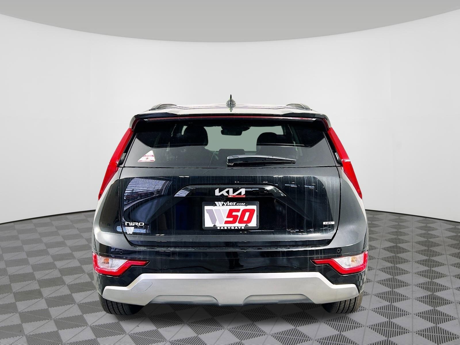 2025 Kia Niro EX Touring - Photo 29