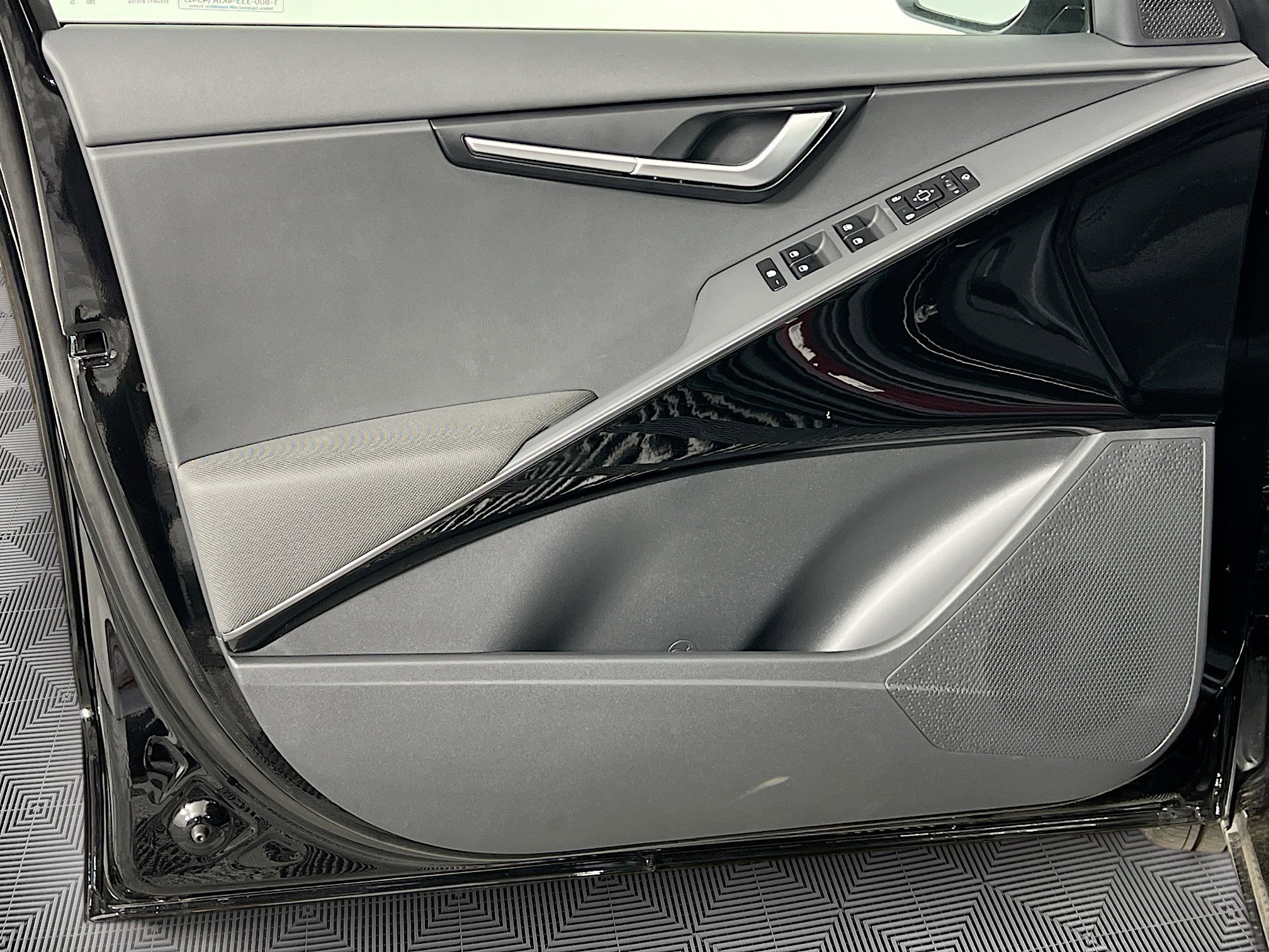 2025 Kia Niro EX Touring - Photo 20