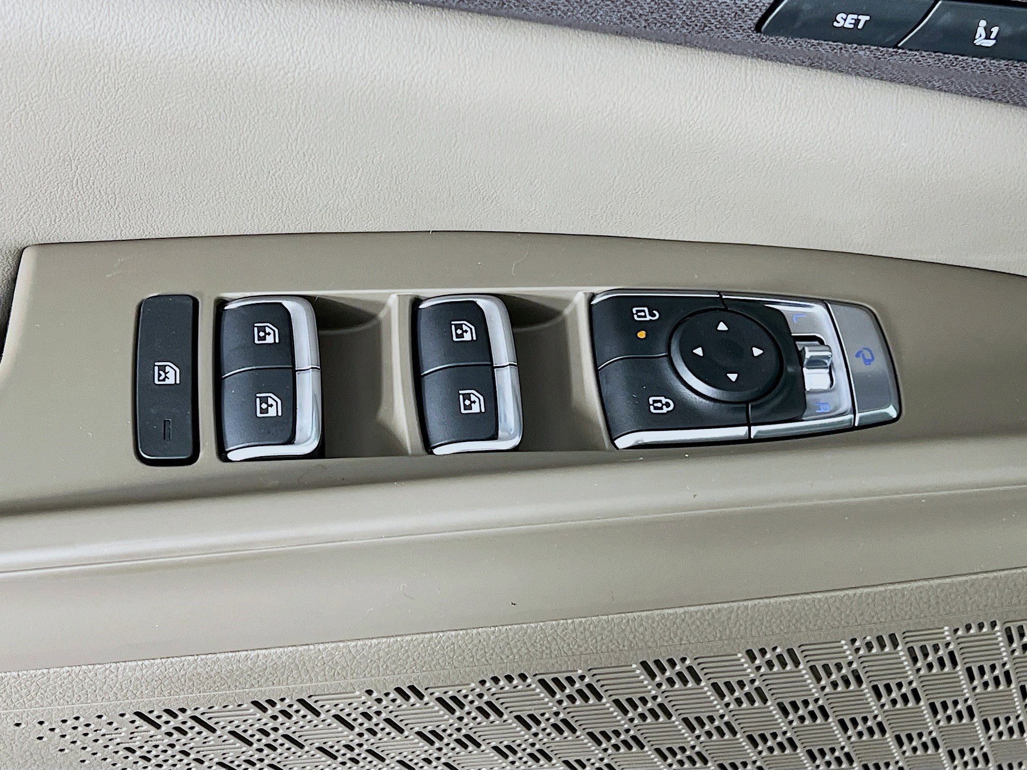 2025 Kia Carnival SX - Photo 21