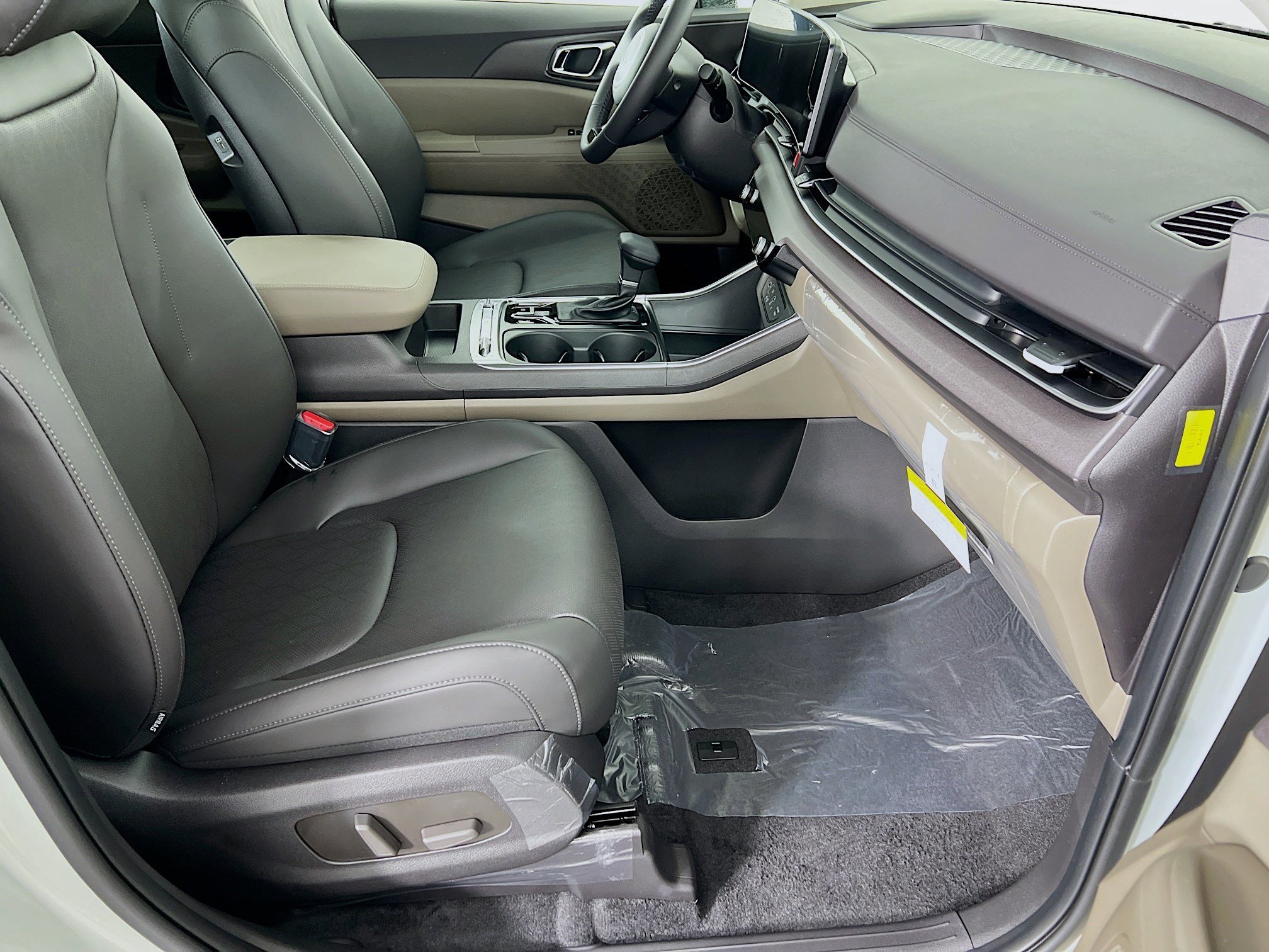 2025 Kia Carnival SX - Photo 23