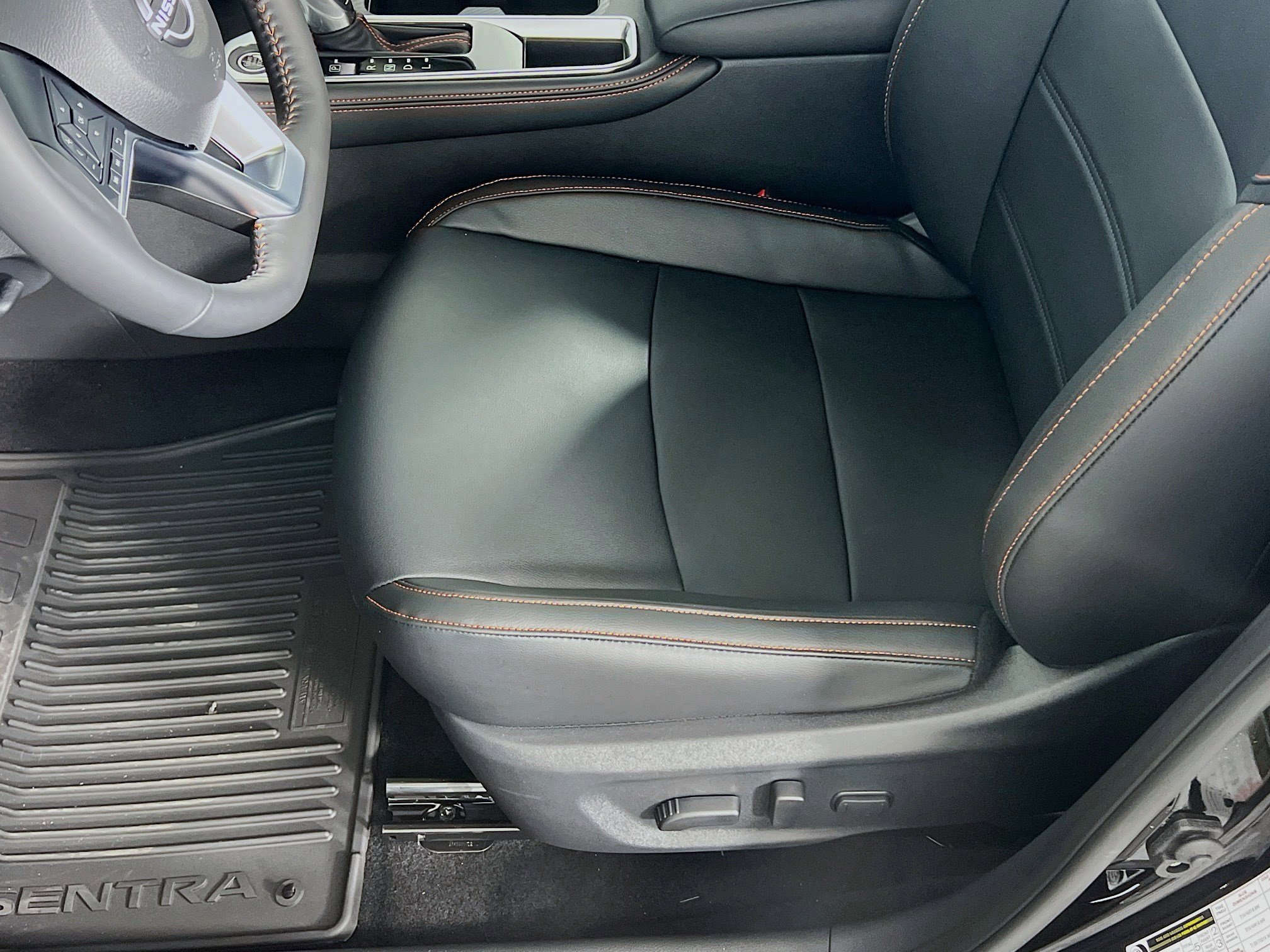 2025 Nissan Sentra SR photo 4