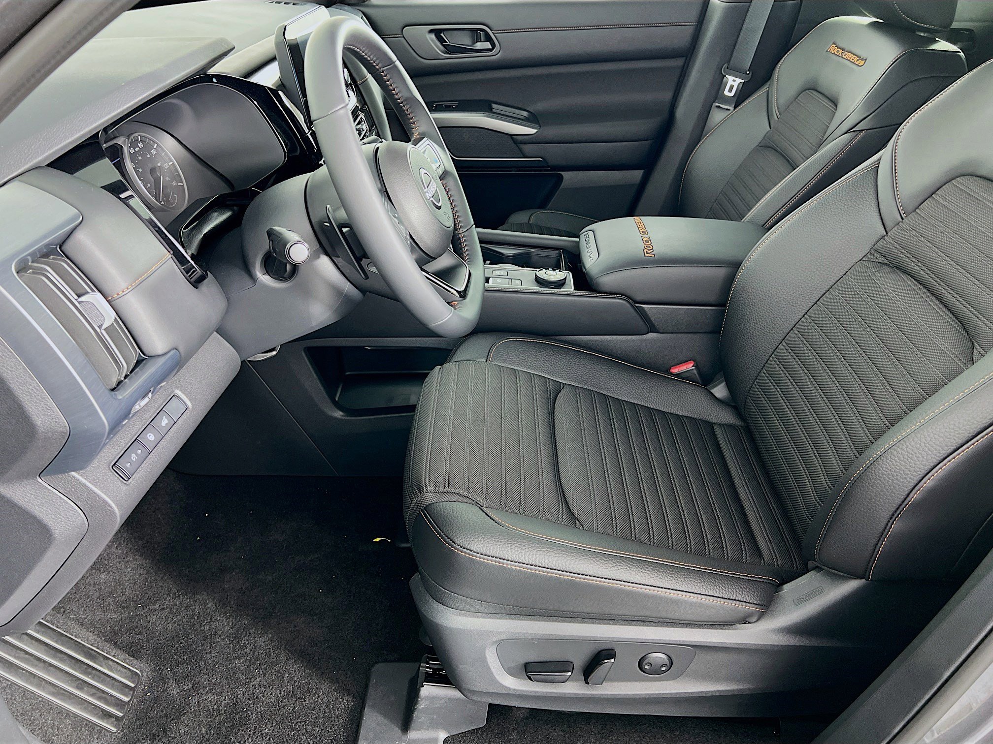 2025 Nissan Pathfinder Rock Creek photo 3