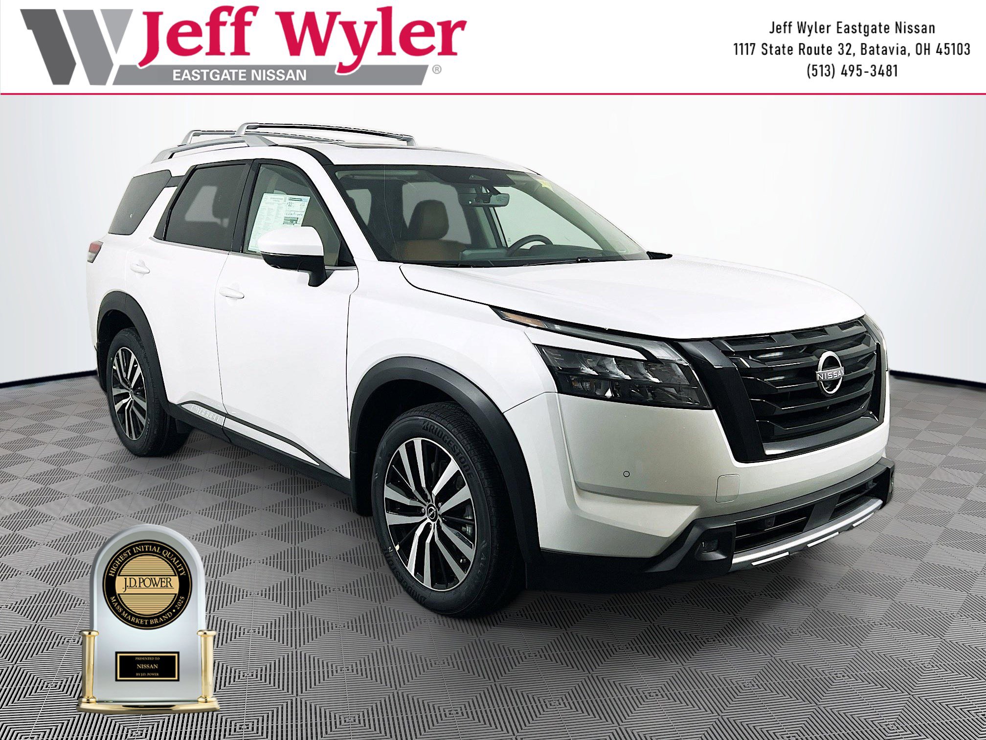 2025 Nissan Pathfinder Platinum's photo