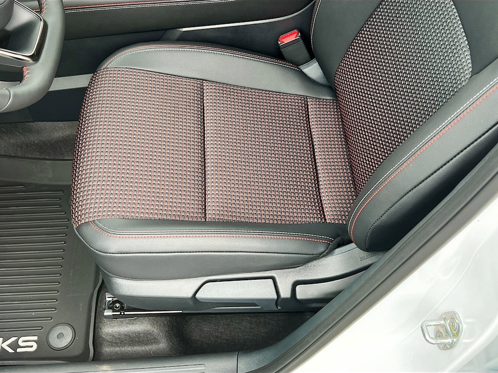 New 2025 Nissan Kicks SR SUV