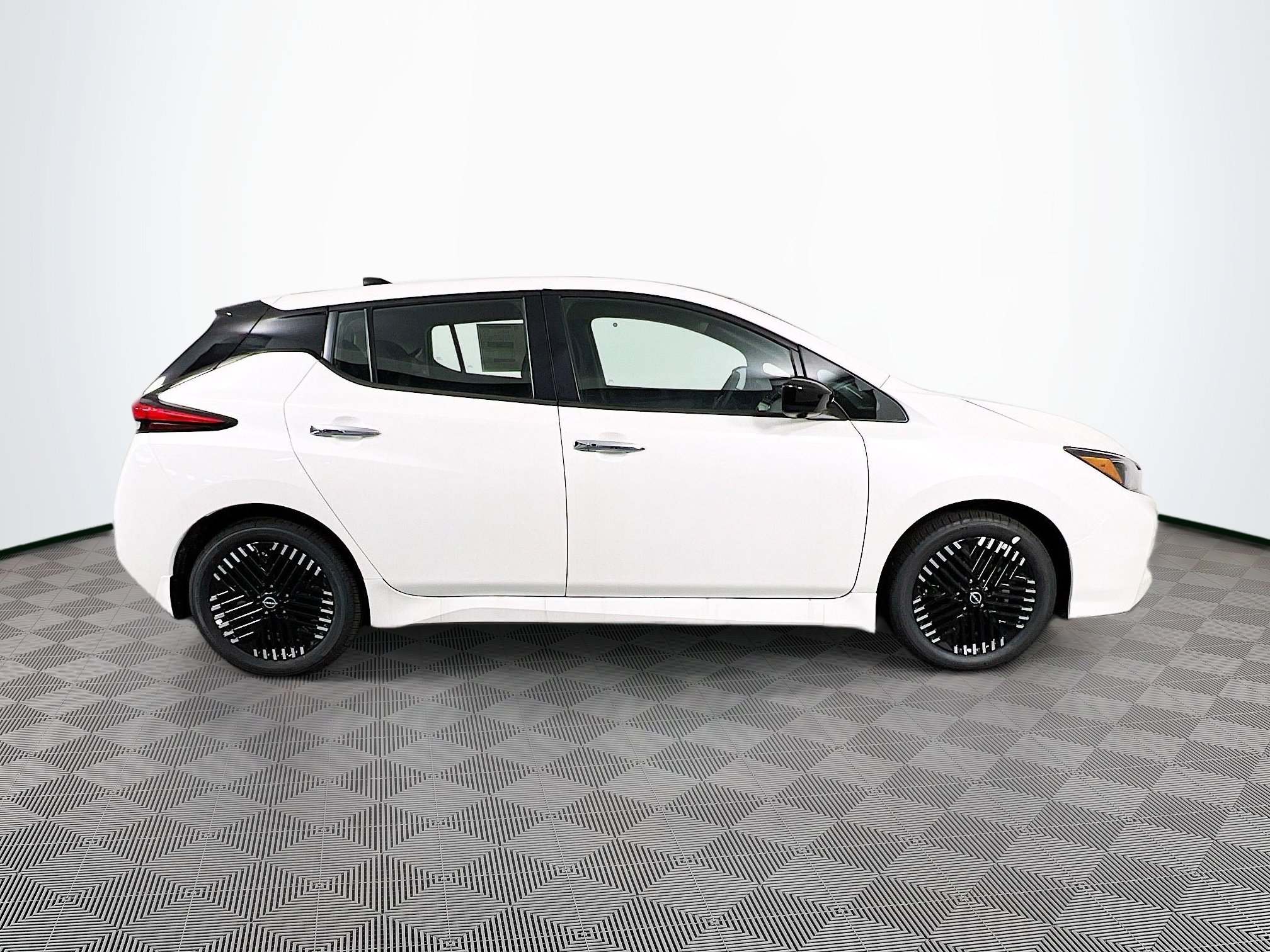 2025 Nissan Leaf SV PLUS - Photo 31