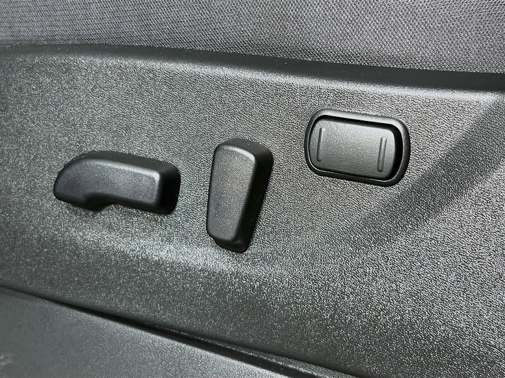 2026 Nissan Frontier SV photo 4