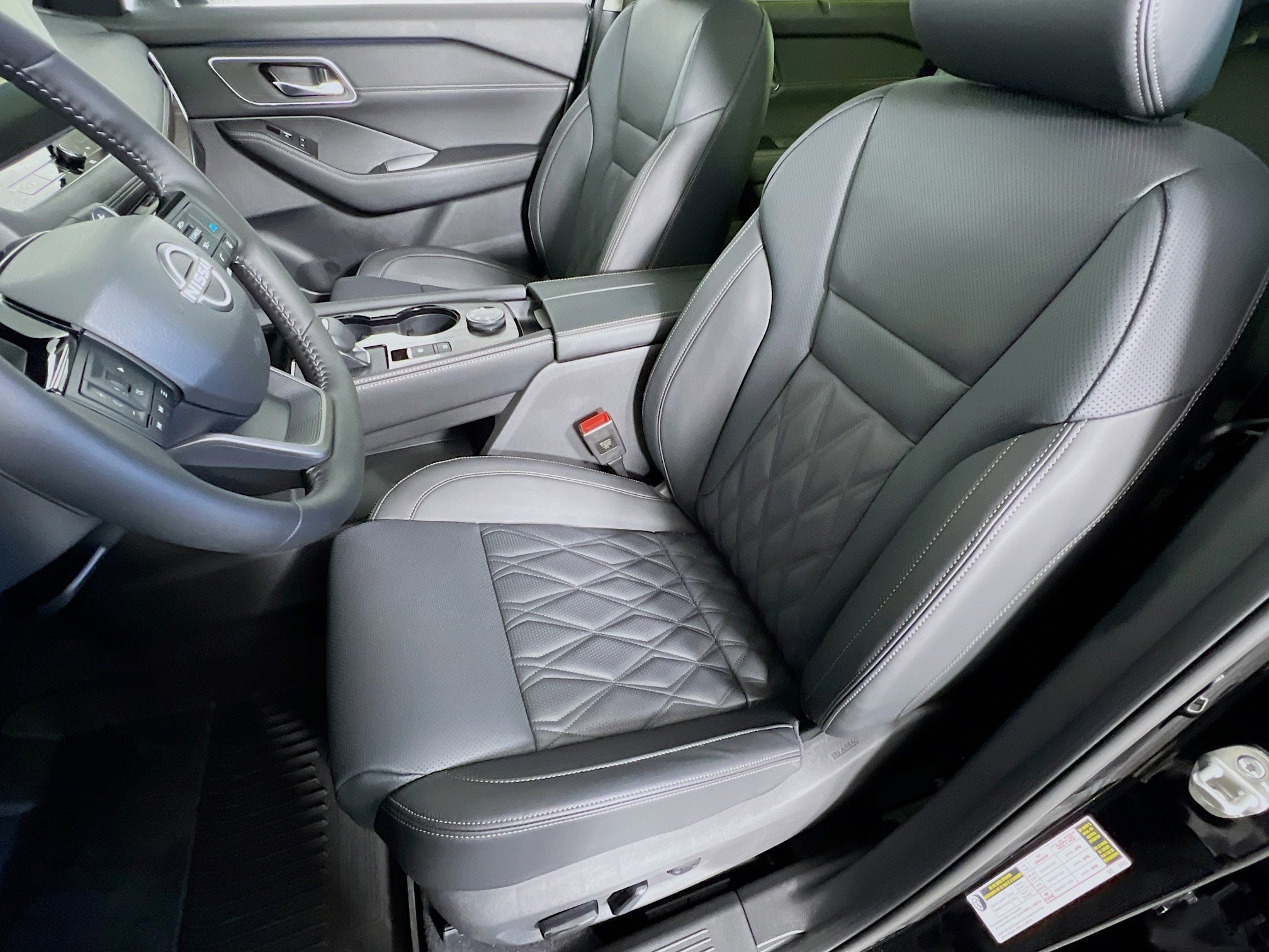 2026 Nissan Rogue Platinum photo 3