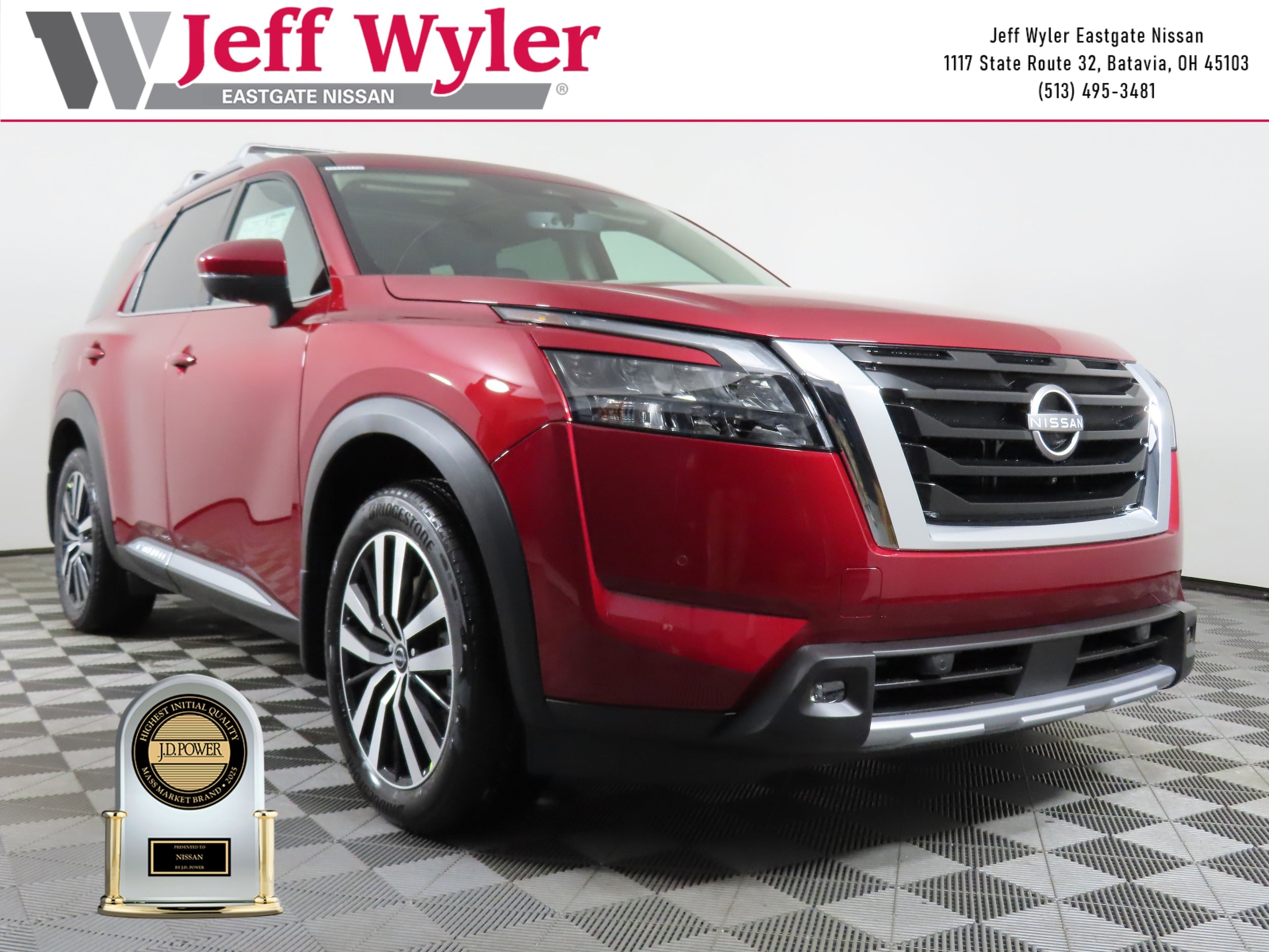 2025 Nissan Pathfinder Platinum's photo