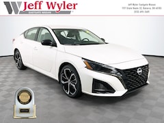 2025 Nissan Altima SR Sedan