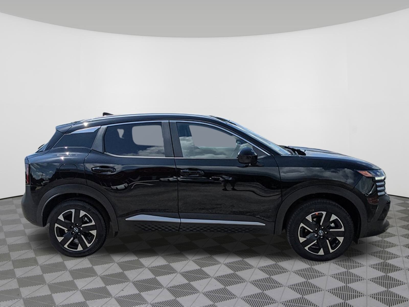 2025 Nissan Kicks SV photo 2