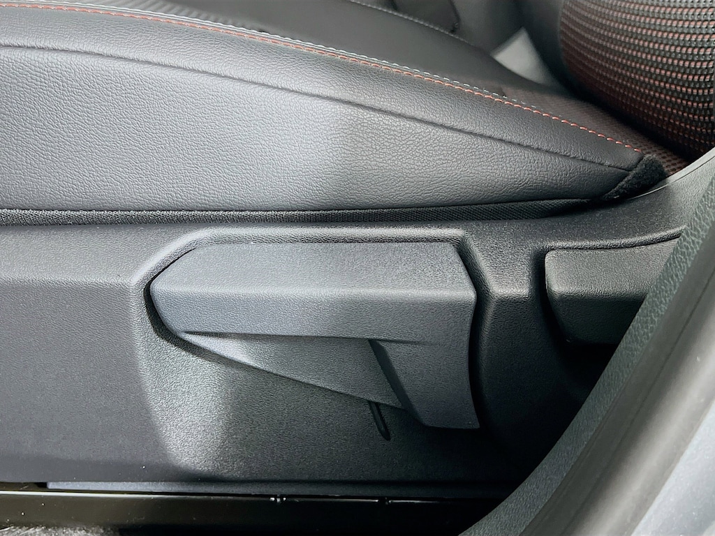 New 2025 Nissan Kicks SR SUV