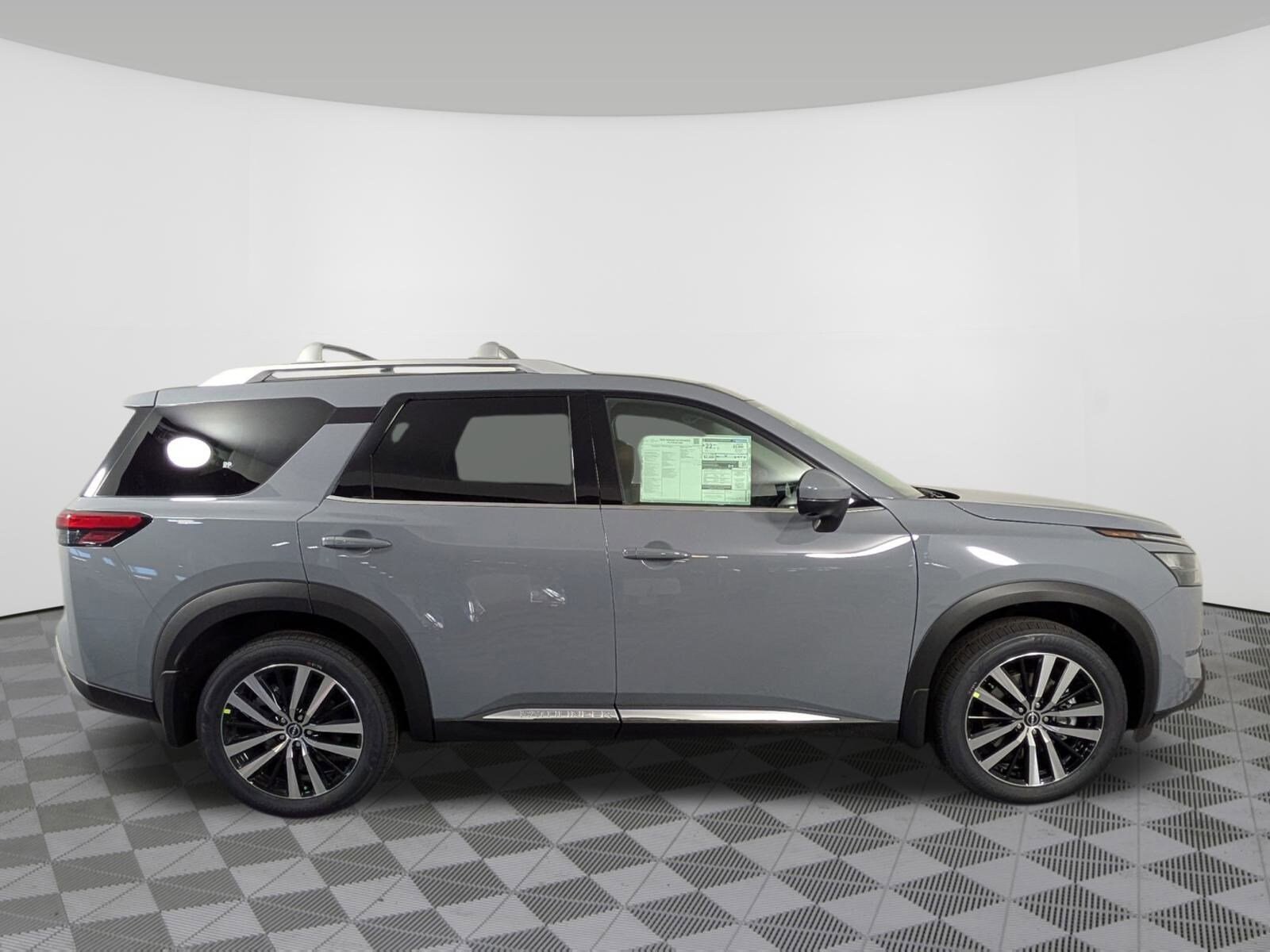 2025 Nissan Pathfinder Platinum photo 2