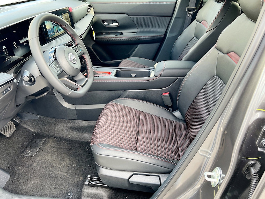 New 2025 Nissan Kicks SR SUV