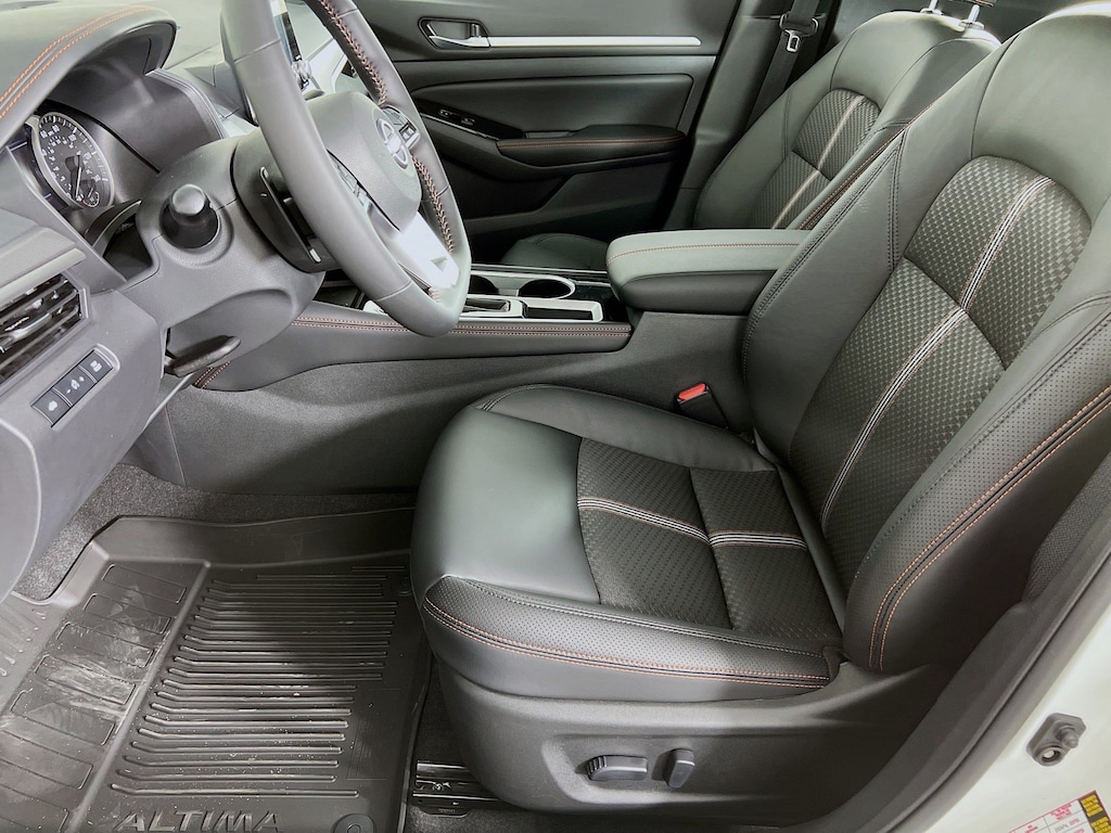 New 2025 Nissan Altima SR Sedan