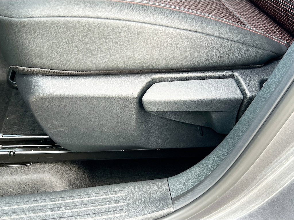 New 2025 Nissan Kicks SR SUV