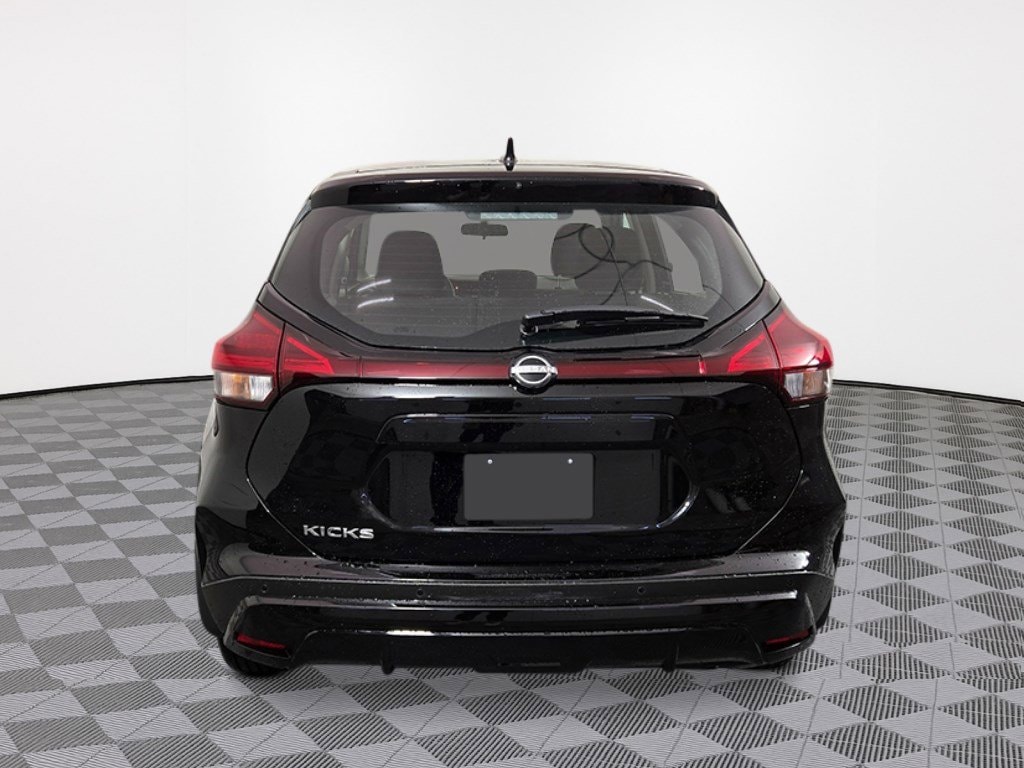 New 2025 Nissan Kicks Play S SUV