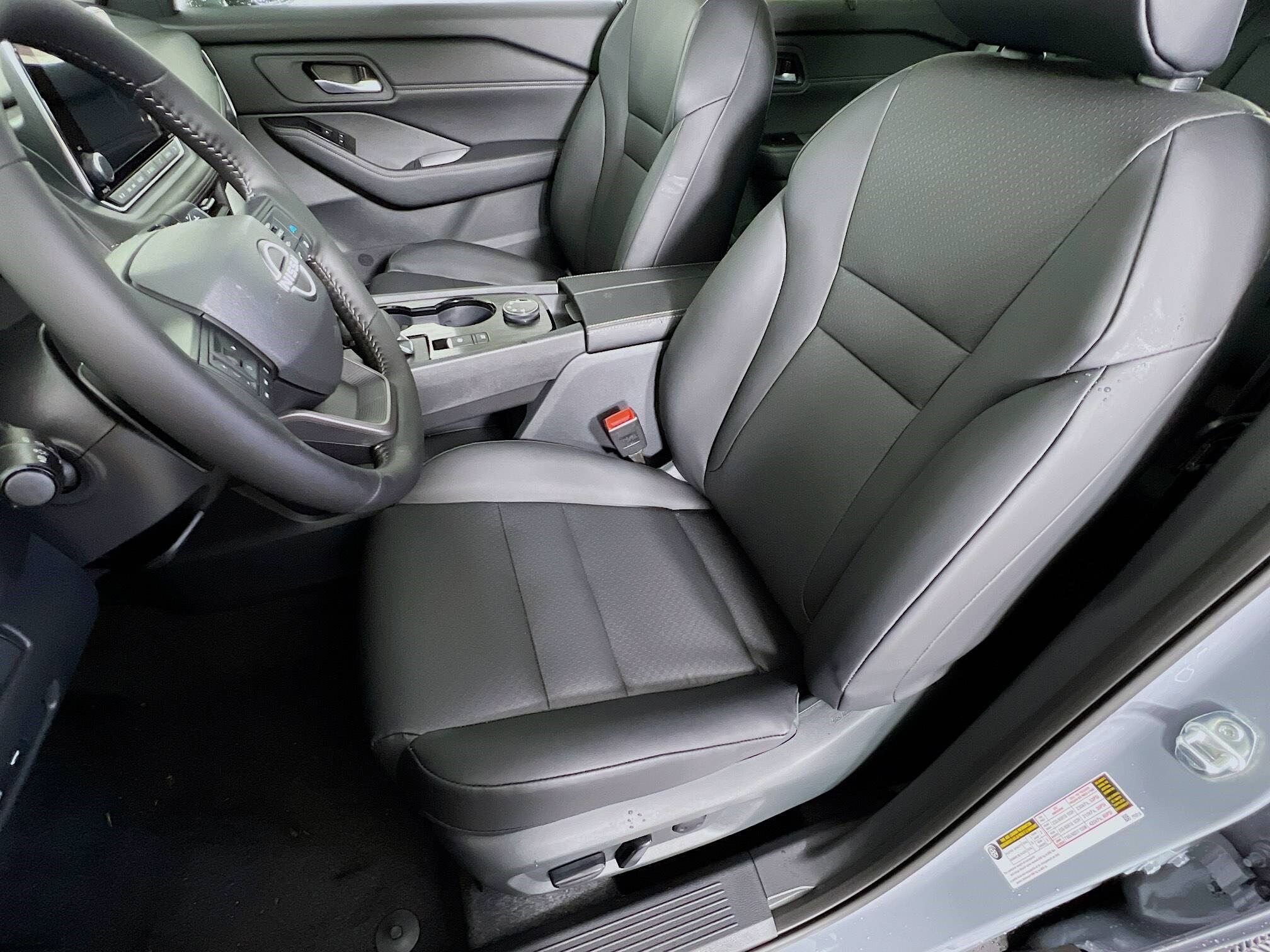 2026 Nissan Rogue SV photo 2