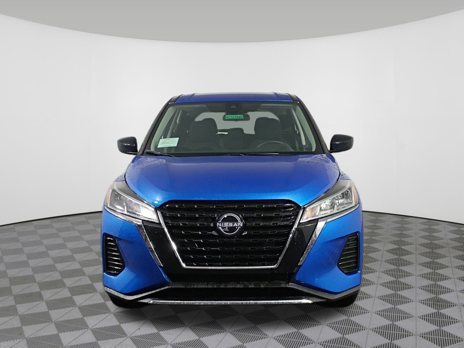 2025 Nissan Kicks Play S photo 2