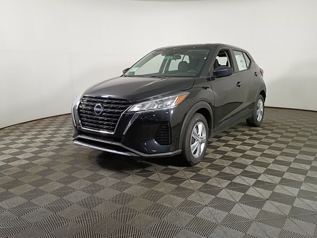 New 2025 Nissan Kicks Play S SUV