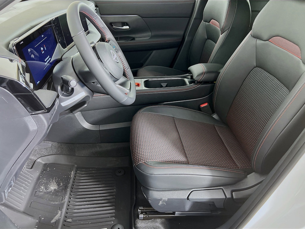 New 2026 Nissan Kicks SR SUV