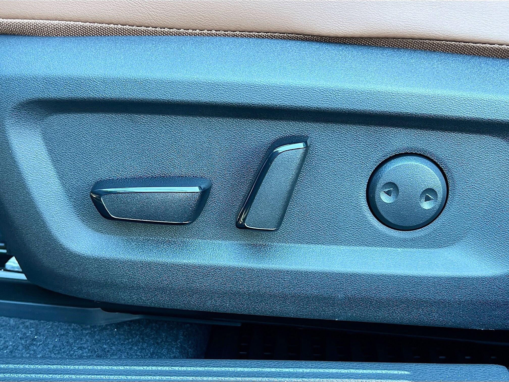 2026 Nissan Rogue Platinum photo 3