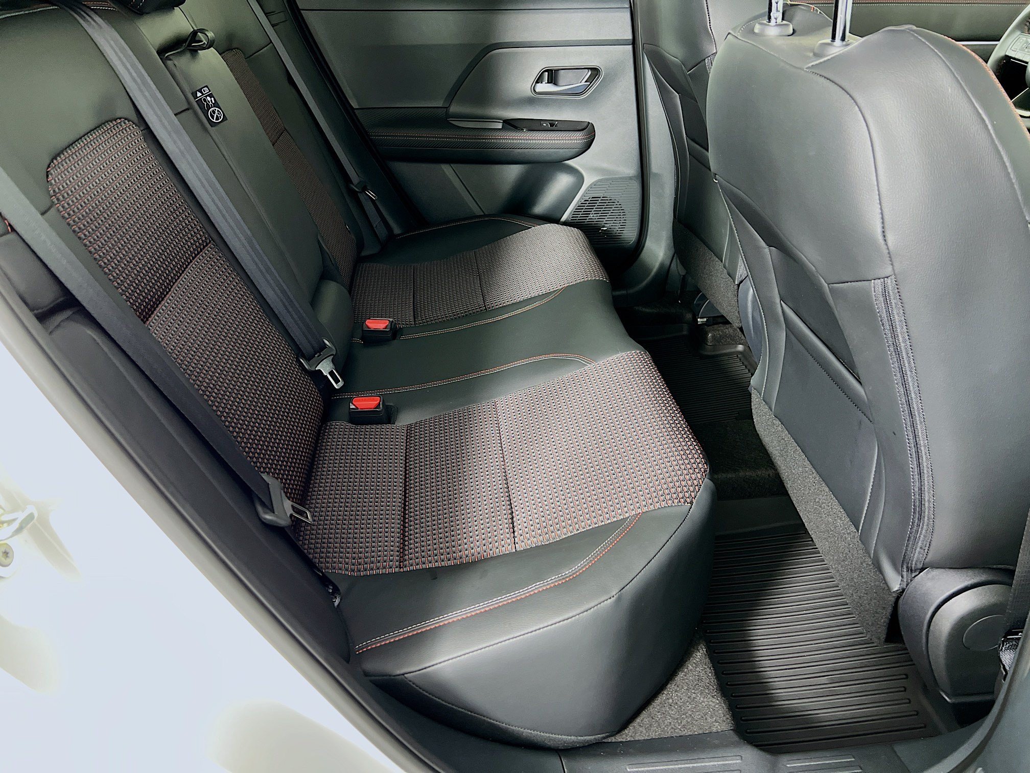 2025 Nissan Kicks SR AWD - Photo 25