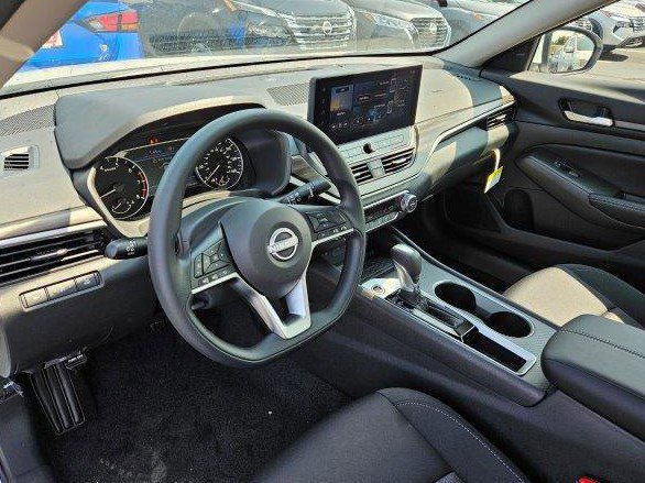 2025 Nissan Altima SV photo 2
