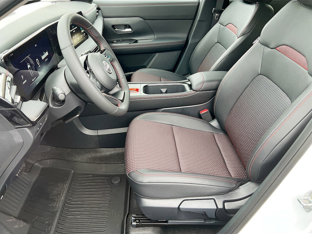 New 2025 Nissan Kicks SR SUV