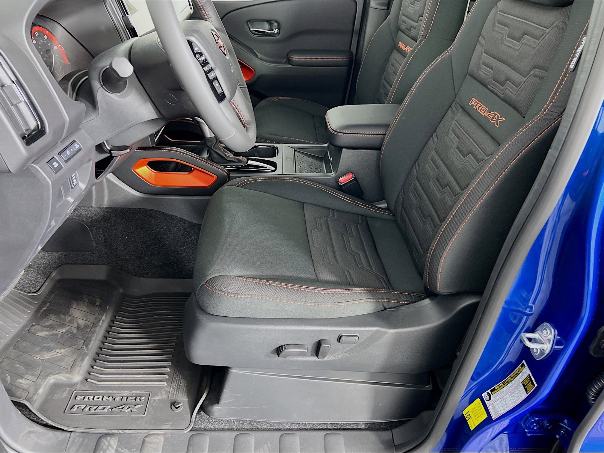 2025 Nissan Frontier PRO-4X photo 3