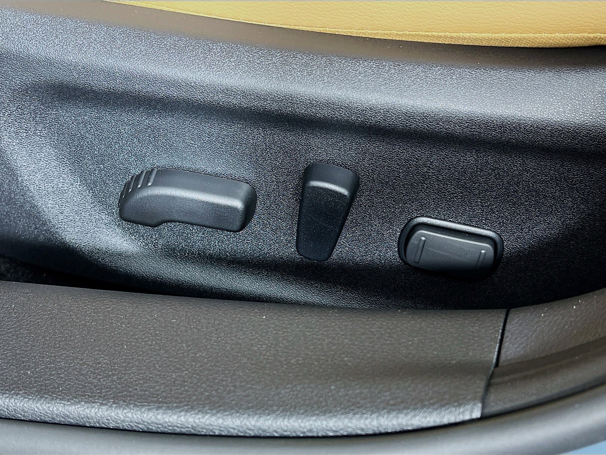 2025 Nissan Sentra SV photo 3