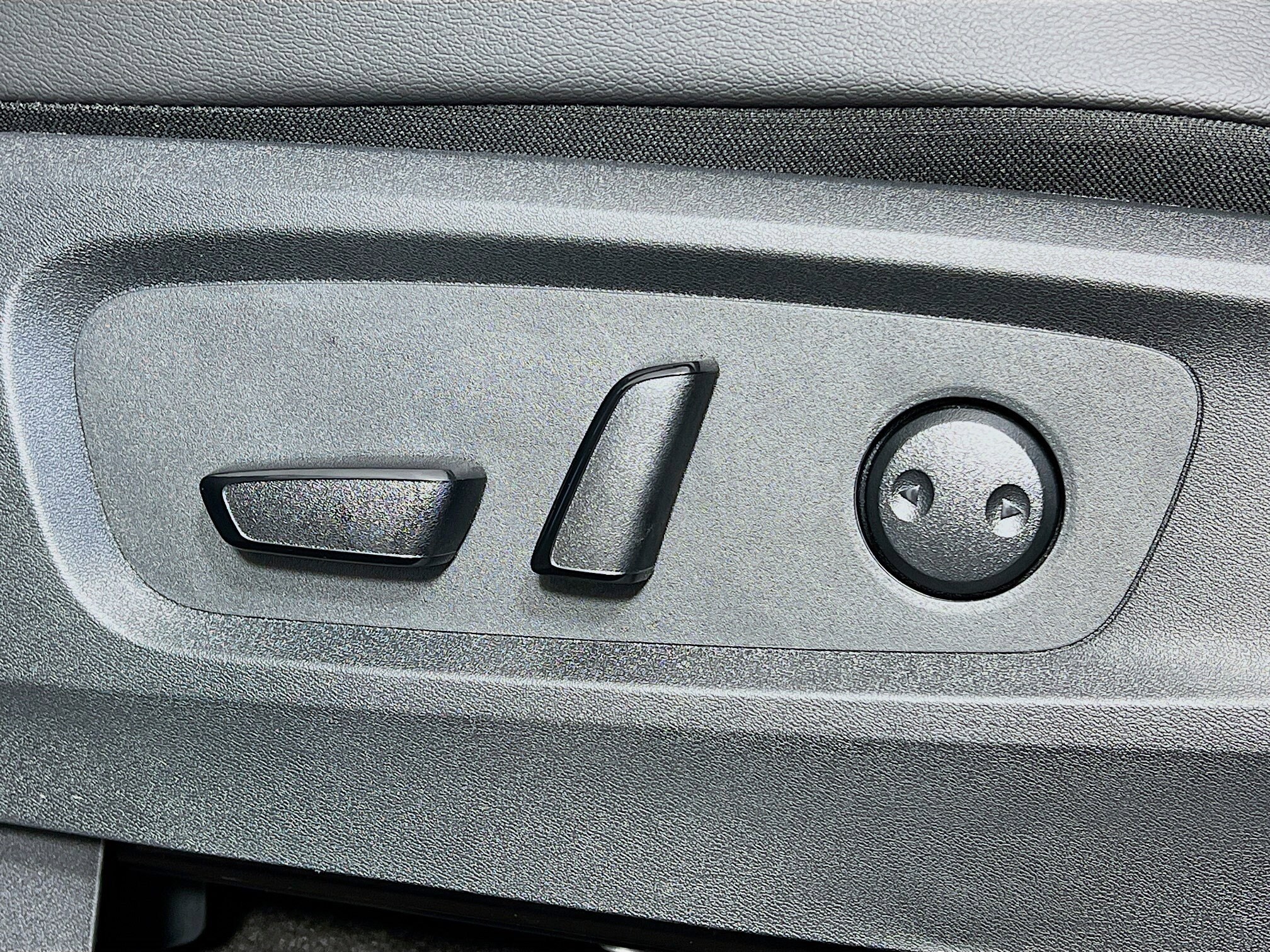 2025 Nissan Pathfinder SL photo 4