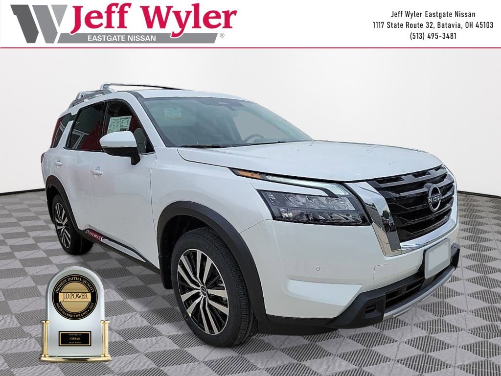 2025 Nissan Pathfinder Platinum's photo