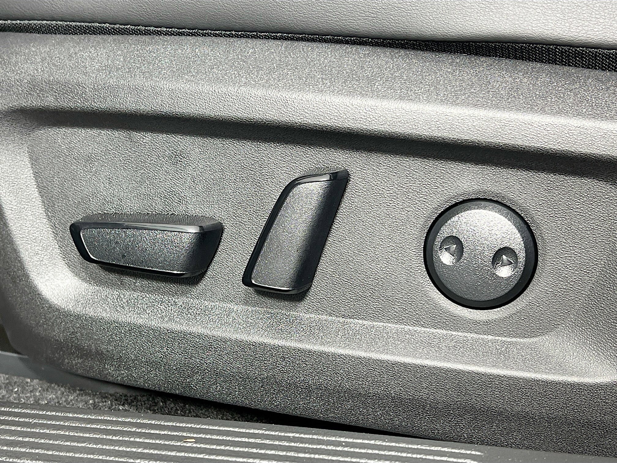 2026 Nissan Rogue Platinum photo 4