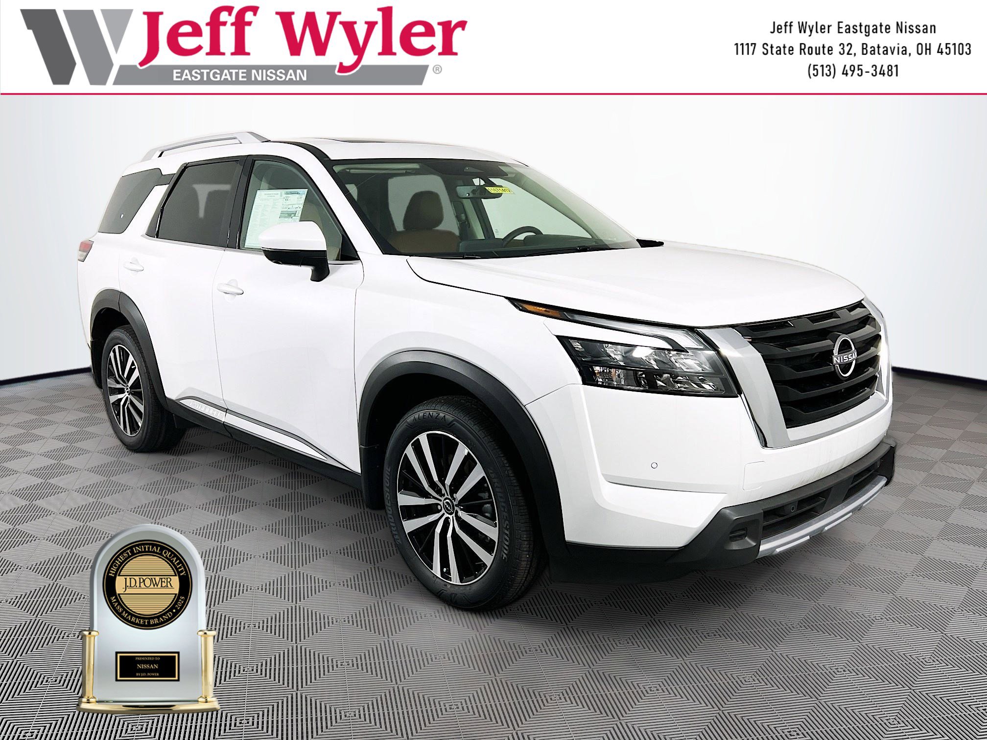 2025 Nissan Pathfinder Platinum's photo