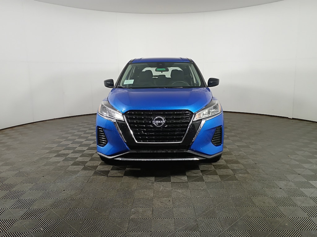 New 2025 Nissan Kicks Play S SUV