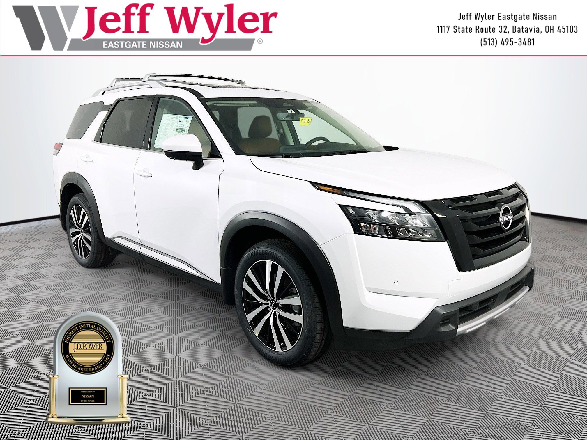 2025 Nissan Pathfinder Platinum's photo