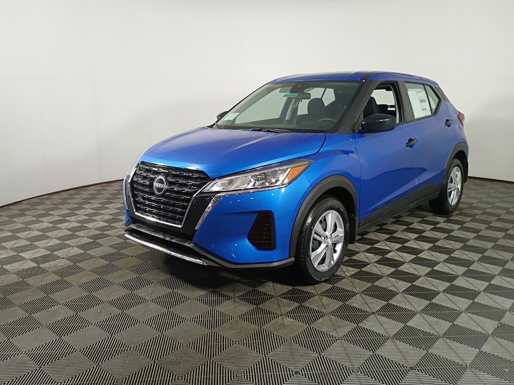 New 2025 Nissan Kicks Play S SUV
