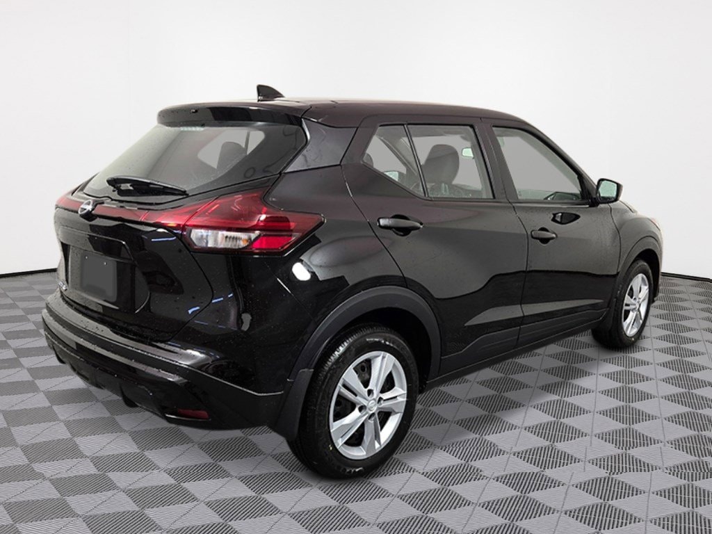 New 2025 Nissan Kicks Play S SUV