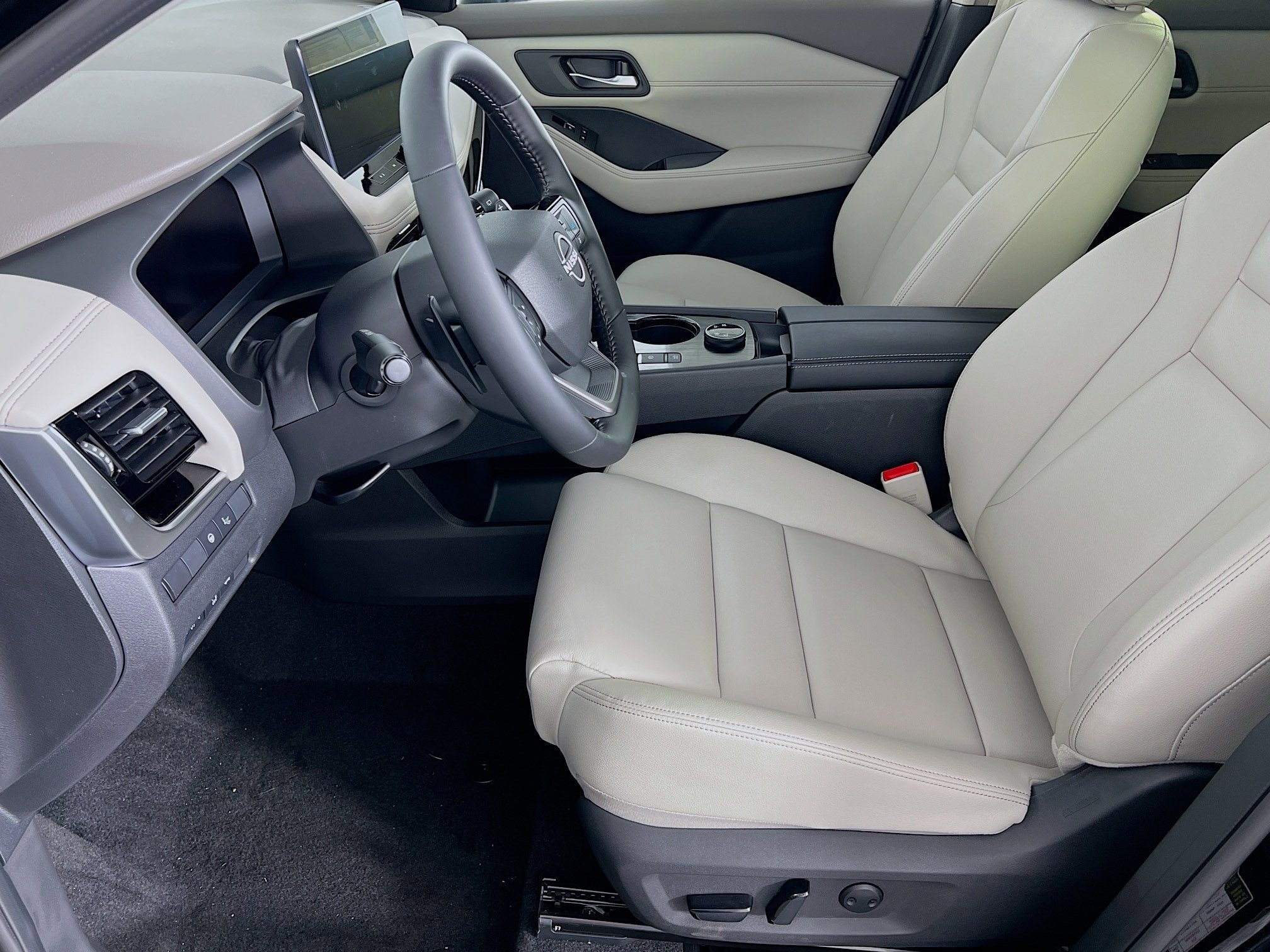 2025 Nissan Rogue SL photo 3