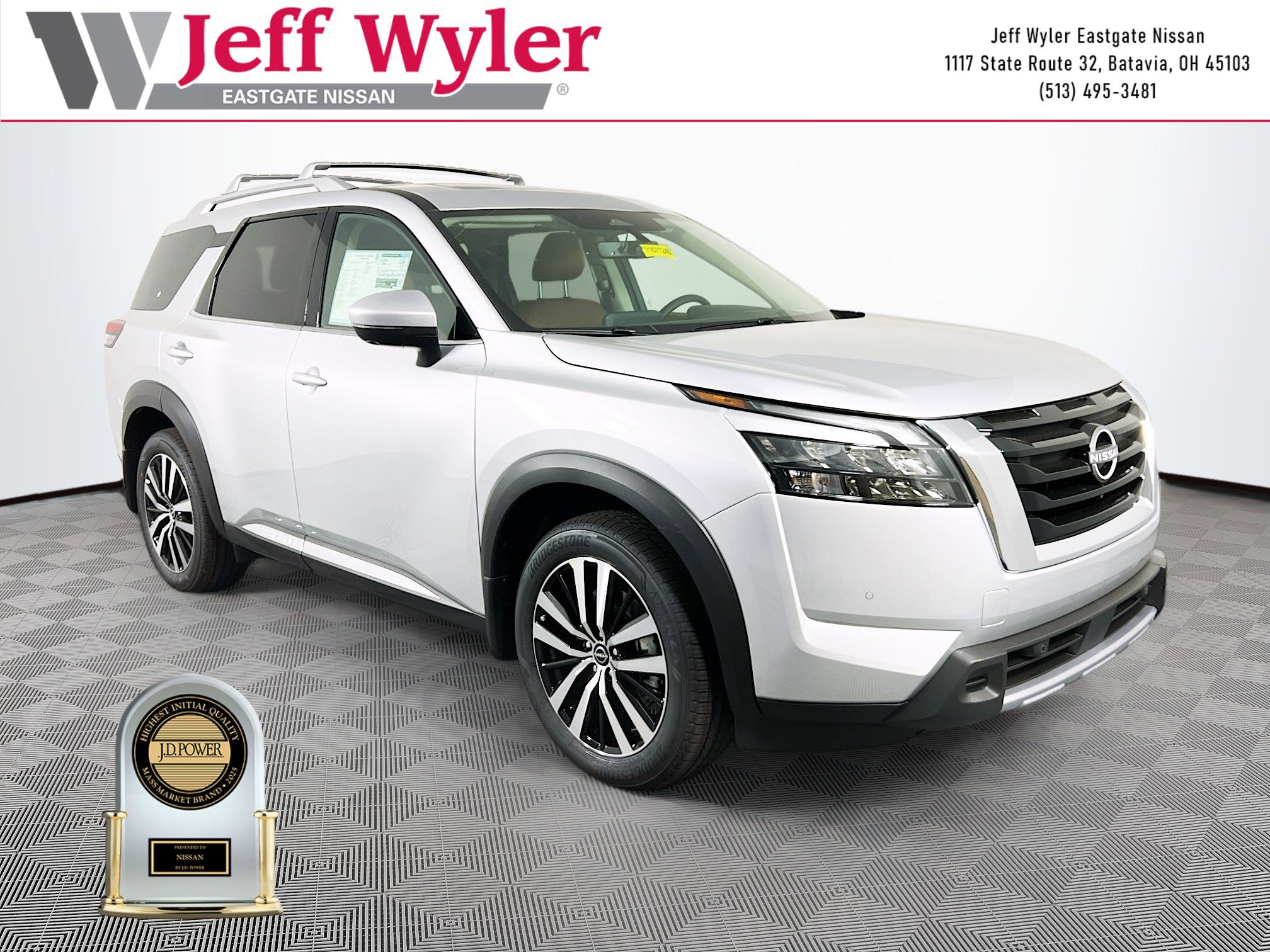 2025 Nissan Pathfinder Platinum's photo