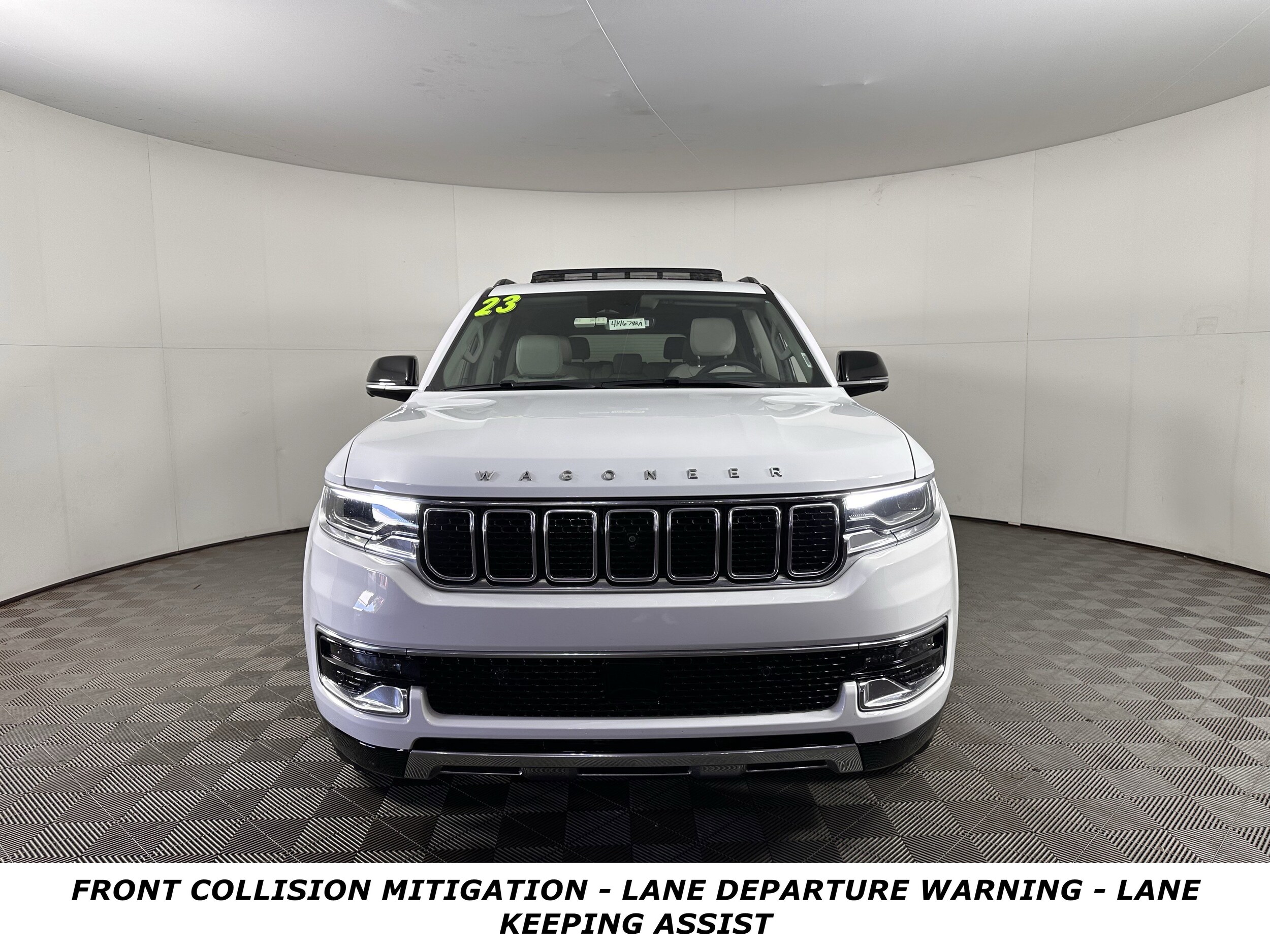 2023 Jeep Wagoneer L Series III photo 2