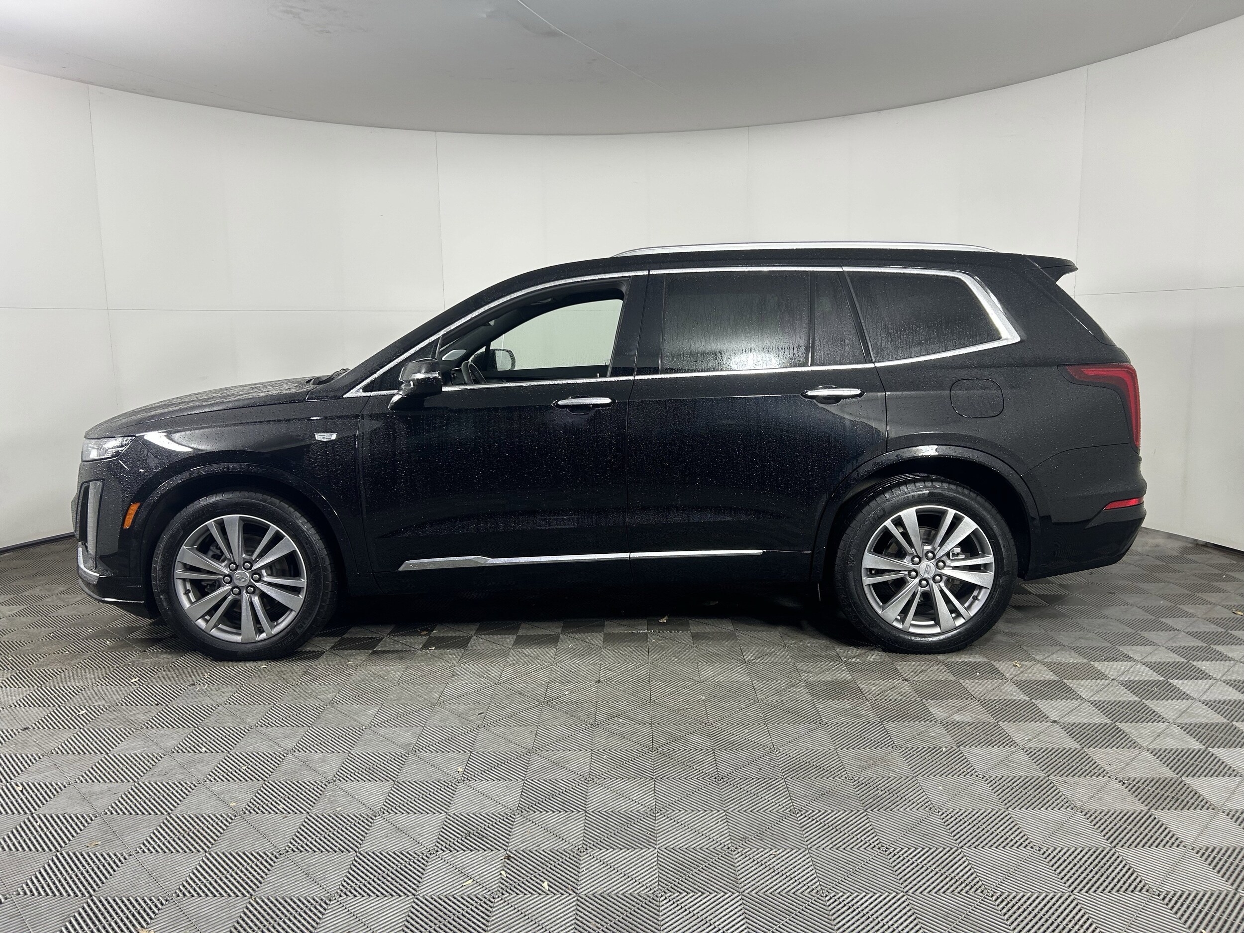 2025 Cadillac XT6 Premium Luxury photo 2